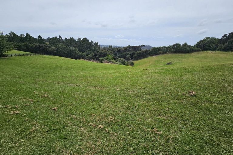 Photo of property in 214a Three Oaks Drive, Dairy Flat, 0794