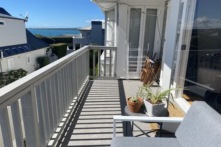 Photo of property in 4/221 Hurstmere Road, Takapuna, Auckland, 0622