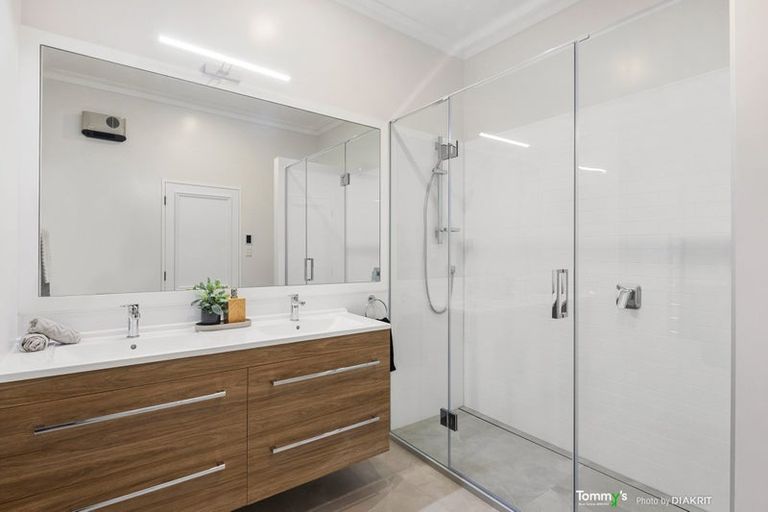 Photo of property in 2/25 Thane Road, Roseneath, Wellington, 6011