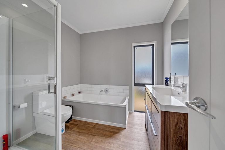 Photo of property in 8 Reremoana Close, Hawera, 4610