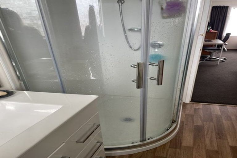 Photo of property in 2/1 Matua Place, Clendon Park, Auckland, 2103