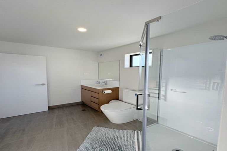 Photo of property in 27d Te Atatu Road, Te Atatu South, Auckland, 0610