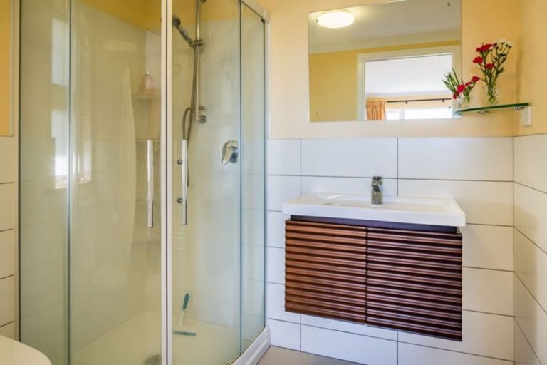 Photo of property in 33 Kotari Road, Days Bay, Lower Hutt, 5013