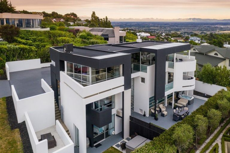 Photo of property in 12 Harry Ell Drive, Cashmere, Christchurch, 8022