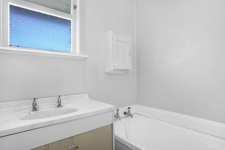 Photo of property in 10 Currie Street, Te Karaka, 4022