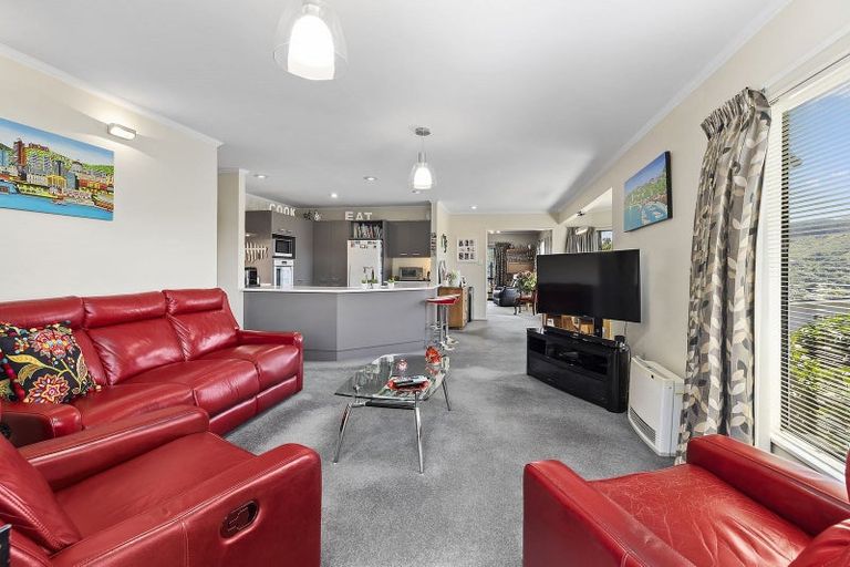Photo of property in 95 Woodman Drive, Tawa, Wellington, 5028