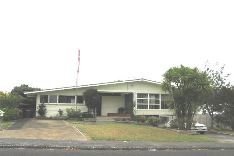 Photo of property in 10 Lyford Crescent, Sunnynook, Auckland, 0620