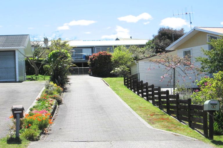 Photo of property in 15 Kinder Street, Acacia Bay, Taupo, 3330