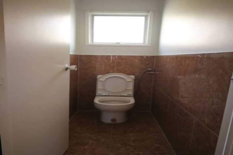 Photo of property in 33 Redwood Drive, Massey, Auckland, 0614