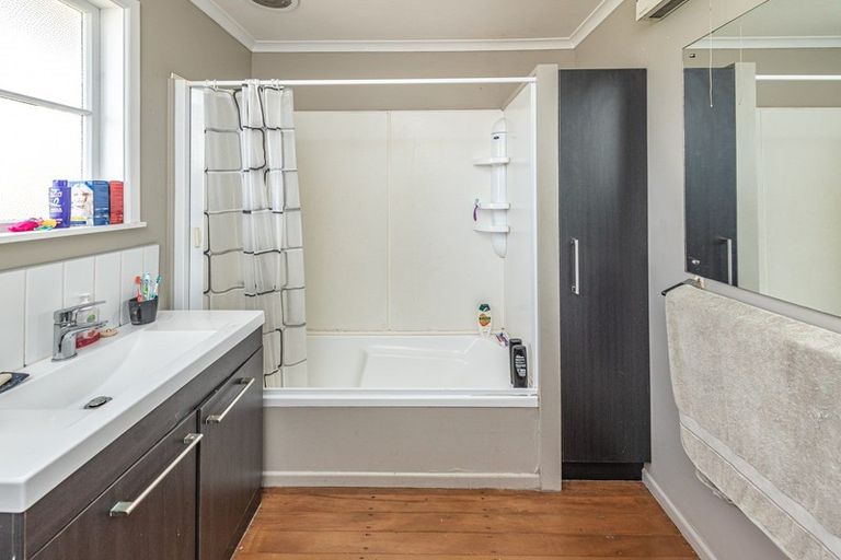 Photo of property in 19 Selwyn Crescent, College Estate, Whanganui, 4500