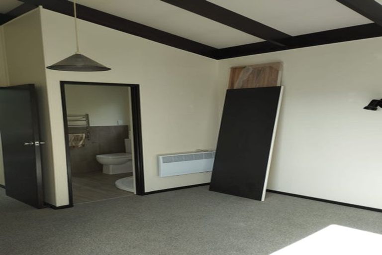 Photo of property in 19 Carluke Street, Paparangi, Wellington, 6037