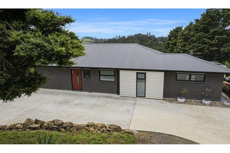 Photo of property in 4 Watercourse Way, Tikipunga, Whangarei, 0112