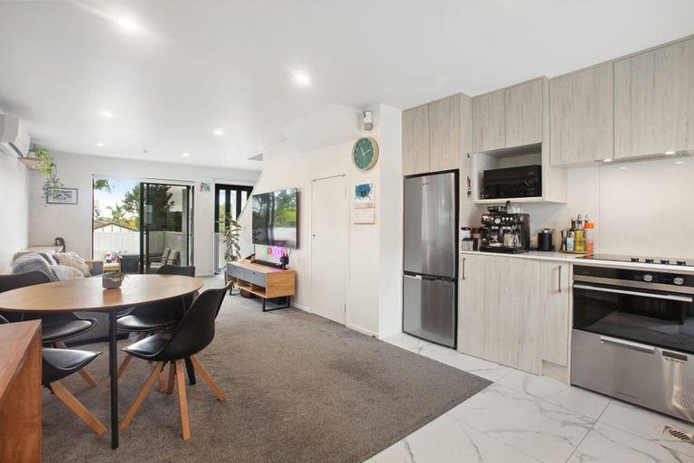 Photo of property in 6/2 Jadewynn Drive, Massey, Auckland, 0614