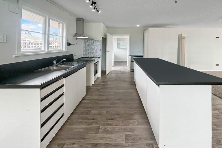 Photo of property in 22 Vancouver Crescent, Wainoni, Christchurch, 8061