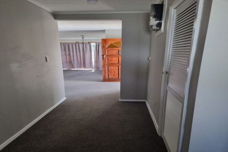 Photo of property in 1/173 Wainuiomata Road, Wainuiomata, Lower Hutt, 5014
