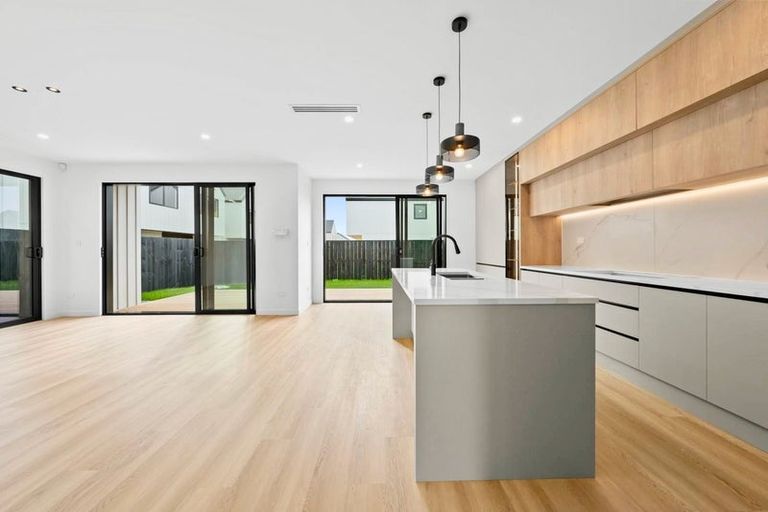 Photo of property in 73 Maungakaraka Road, Karaka, 2580