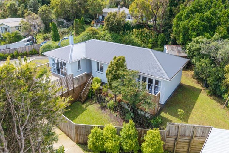 Photo of property in 21 Dorset Grove, Cannons Creek, Porirua, 5024