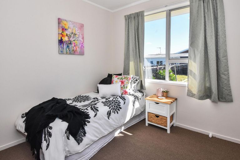 Photo of property in 35 Moncrieff Avenue, Clendon Park, Auckland, 2103