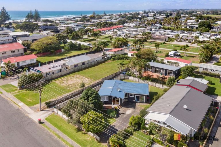 Photo of property in 17 Leo Street, Waihi Beach, 3611