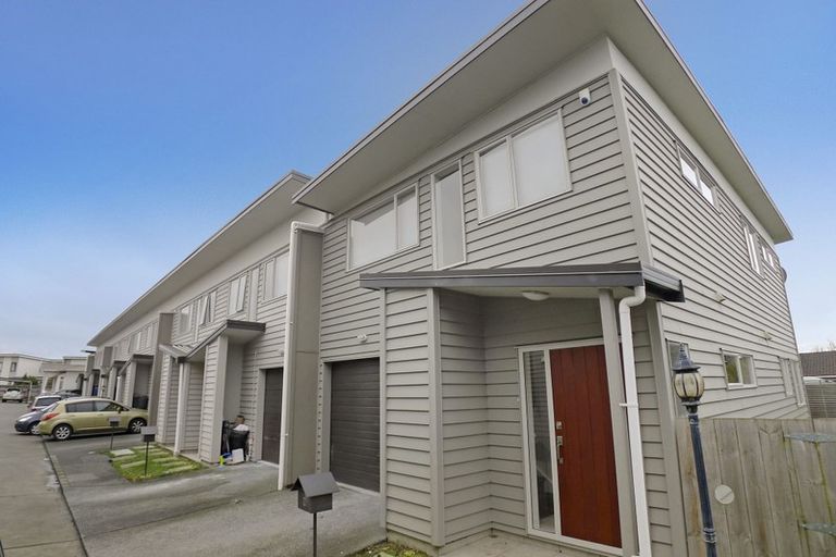 Photo of property in 9/45a Swanson Road, Henderson, Auckland, 0610