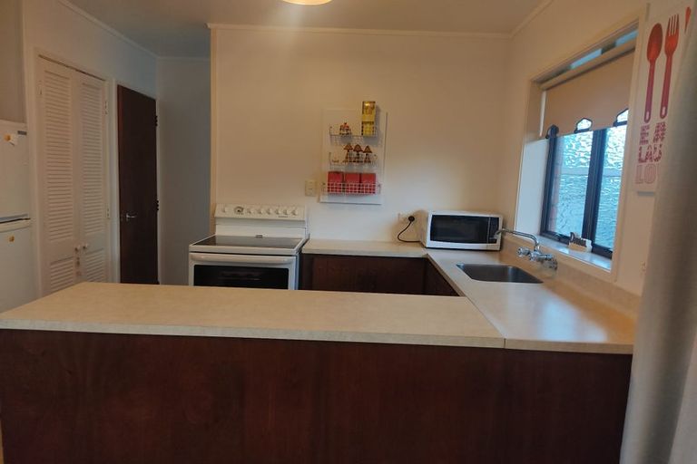 Photo of property in 2/35 Buscomb Avenue, Henderson, Auckland, 0610