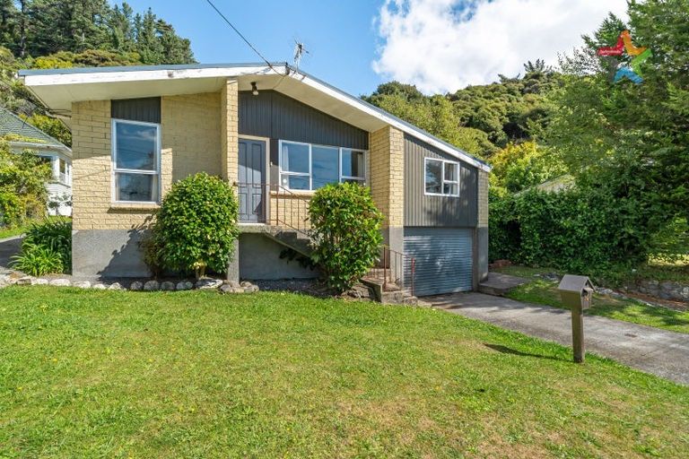 Photo of property in 10 Crawford Grove, Naenae, Lower Hutt, 5011