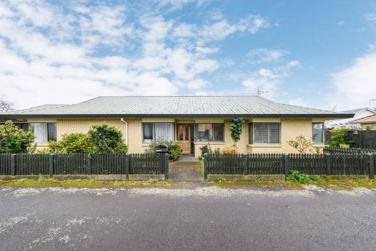 Photo of property in 9 Edgecombe Court, Roslyn, Palmerston North, 4414