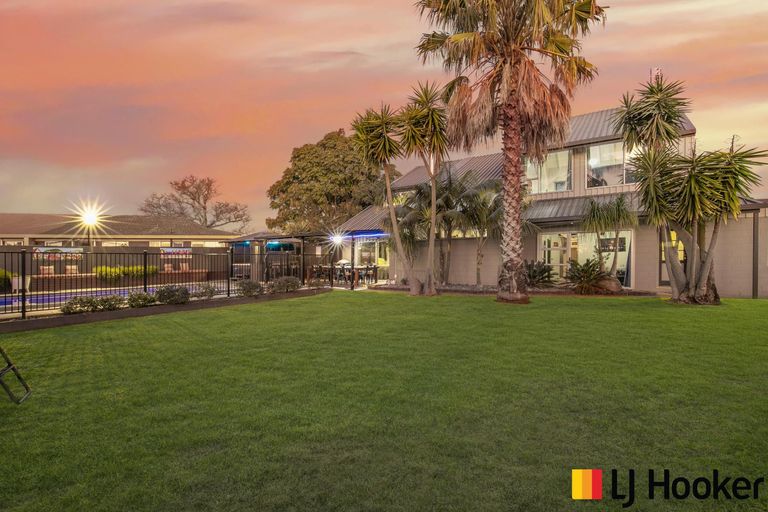 Photo of property in 27 Balgowan Terrace, Conifer Grove, Takanini, 2112