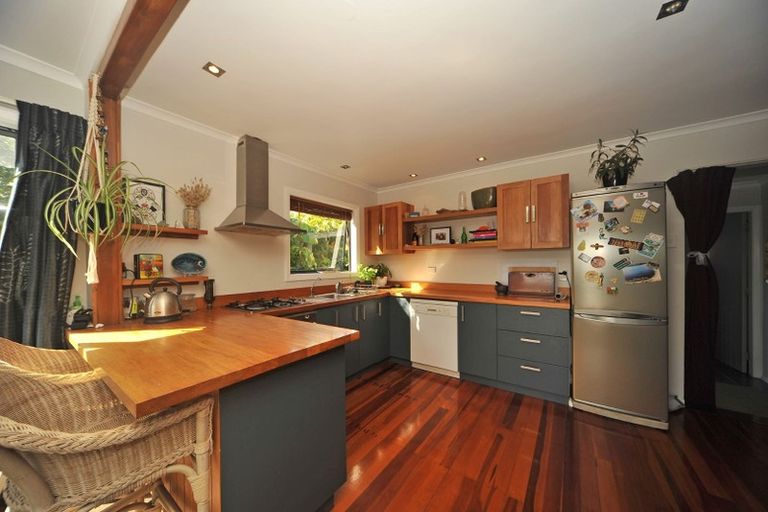 Photo of property in 6 Te Ara Road, Pukerua Bay, 5026