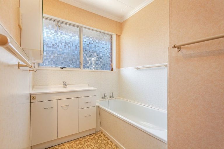 Photo of property in 4 Nikau Street, Takaro, Palmerston North, 4410