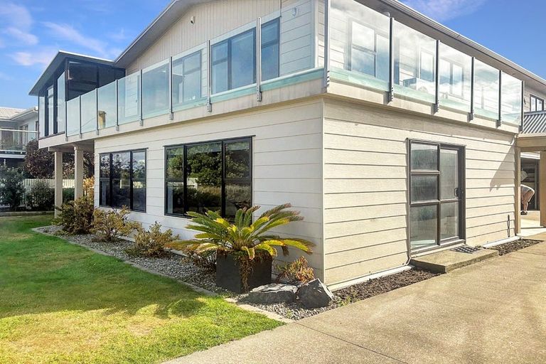 Photo of property in 11 Hartley Street, Foxton Beach, Foxton, 4815