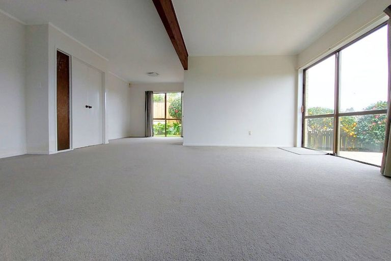 Photo of property in 2/14 Bramley Drive, Farm Cove, Auckland, 2012