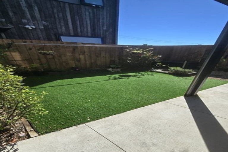 Photo of property in 2/5 Brandon Road, Glen Eden, Auckland, 0602
