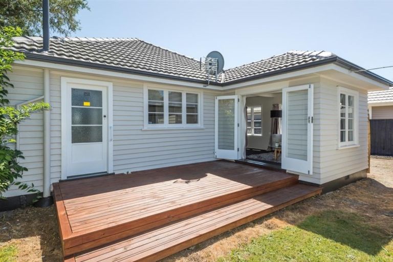 Photo of property in 240 Weston Road, Mairehau, Christchurch, 8052