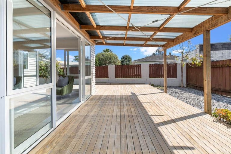 Photo of property in 16a Darren Crescent, Half Moon Bay, Auckland, 2012