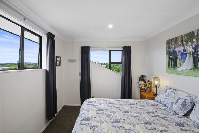 Photo of property in 32 Lough Bourne Drive, Pukekohe, 2120