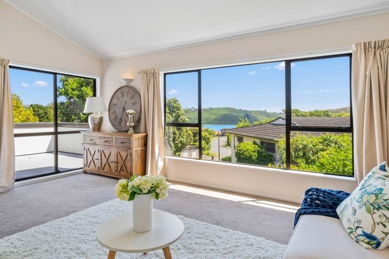 Photo of property in 13 Kinnel Grove, Papakowhai, Porirua, 5024