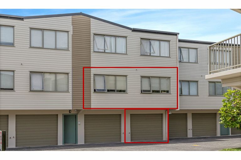 Photo of property in The Haven, 10/120 Beach Haven Road, Beach Haven, Auckland, 0626
