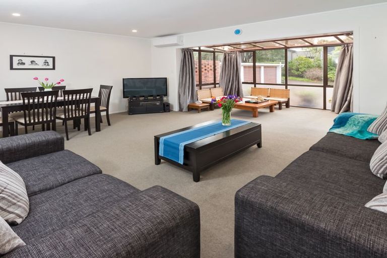 Photo of property in 2/83 Uxbridge Road, Cockle Bay, Auckland, 2014