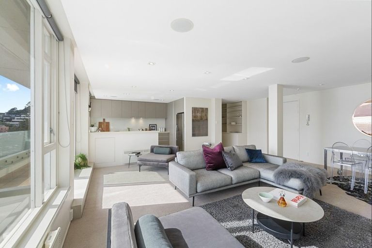 Photo of property in Oriana Apartments, 248 Oriental Parade, Oriental Bay, Wellington, 6011