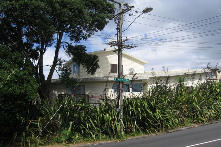 Photo of property in 2/30 Browns Bay Road, Rothesay Bay, Auckland, 0630