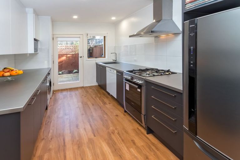 Photo of property in 2/83 Uxbridge Road, Cockle Bay, Auckland, 2014