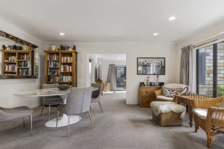 Photo of property in 14 Putaka Place, Papamoa Beach, Papamoa, 3118