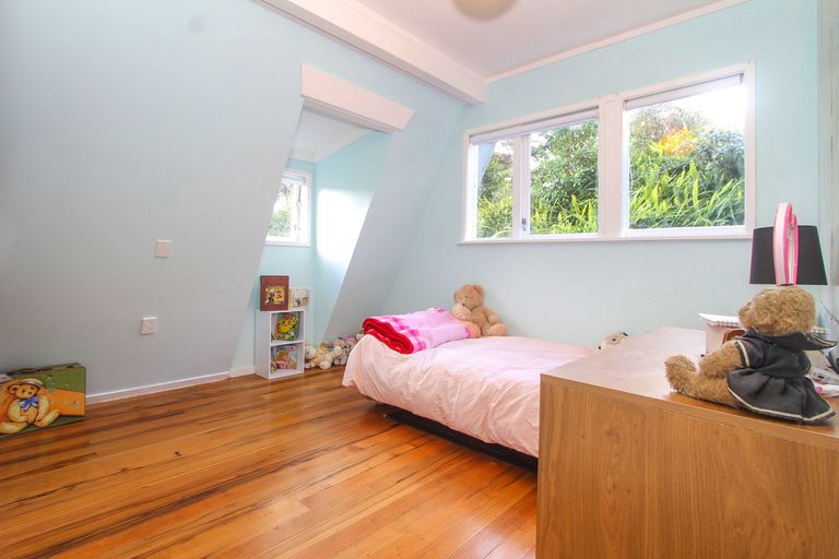 Photo of property in 120 Park Hill Road, Birkenhead, Auckland, 0626