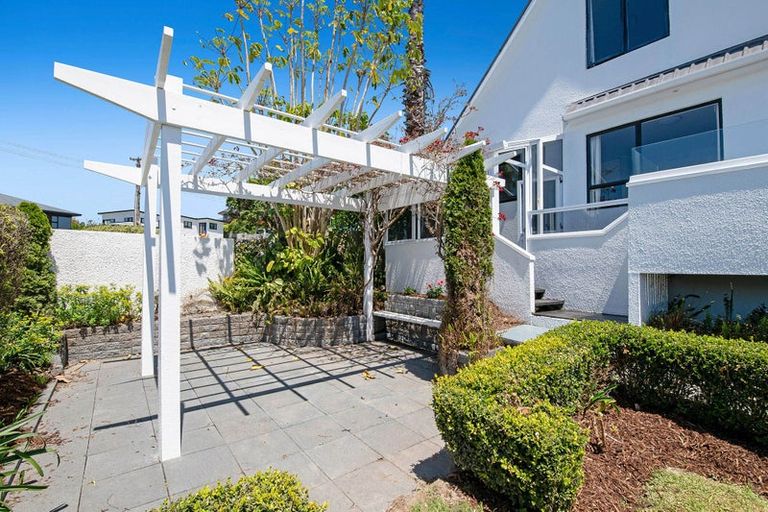 Photo of property in 1/6 Duncansby Road, Stanmore Bay, Whangaparaoa, 0932