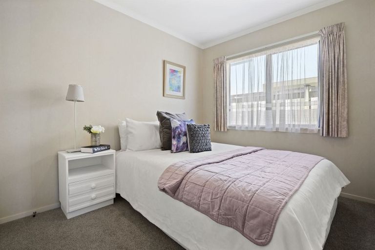 Photo of property in 15 Lilybank Crescent, East Tamaki, Auckland, 2013