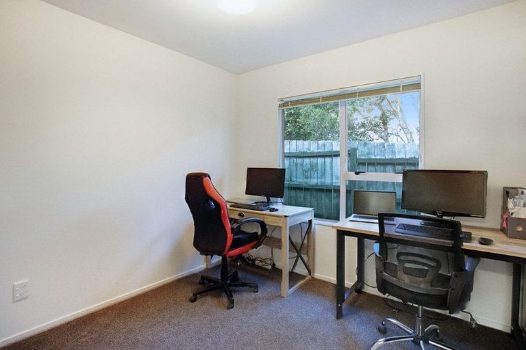 Photo of property in 1/41 Sungrove Rise, Sunnyvale, Auckland, 0612