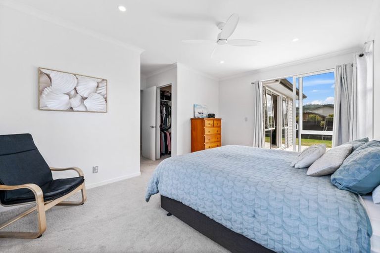 Photo of property in 1 Aporo Drive, Kumeu, 0810