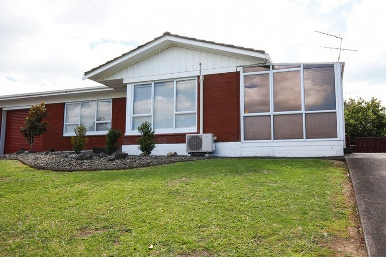 Photo of property in 2a Kurnell Drive, Botany Downs, Auckland, 2010