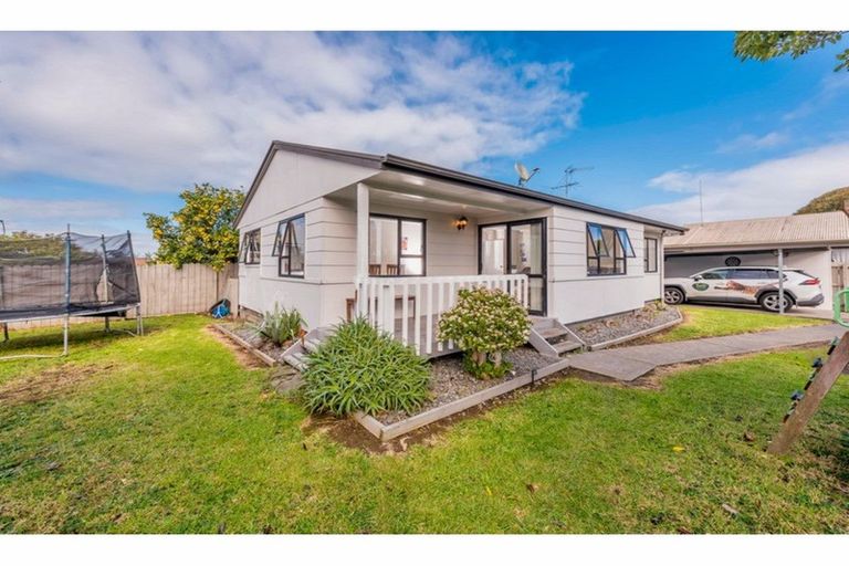 Photo of property in 1b Celmisia Place, Weymouth, Auckland, 2103